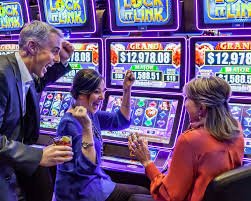 Dasbor multi-permainan dengan live dealer berkualitas tinggi